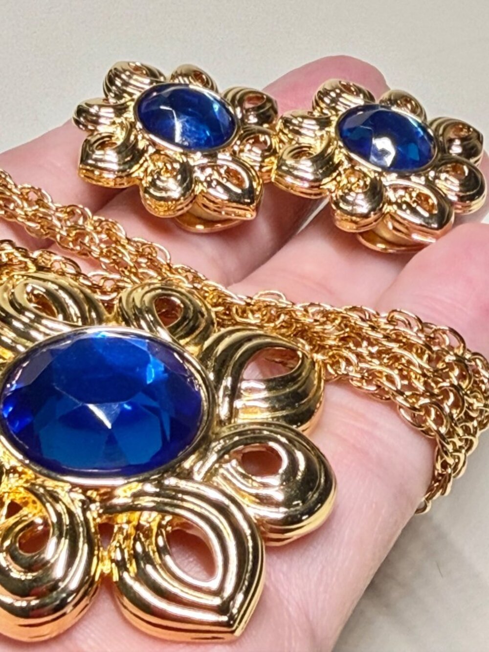 Vintage KJL Kenneth Jay Lane Blue Cabochon Necklace Clip Earrings Set Signed - Picture 15 of 15
